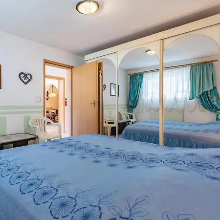 아파트 3 Bedroom Beautiful In Pavicini