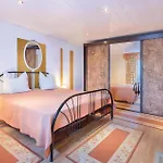 3 Bedroom Awesome In Apartman Pavicini