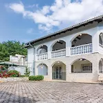 3 Bedroom Awesome In Apartman