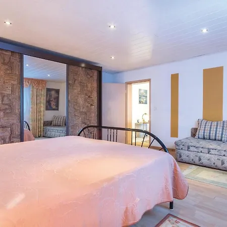 Apartment 3 Bedroom Awesome In *