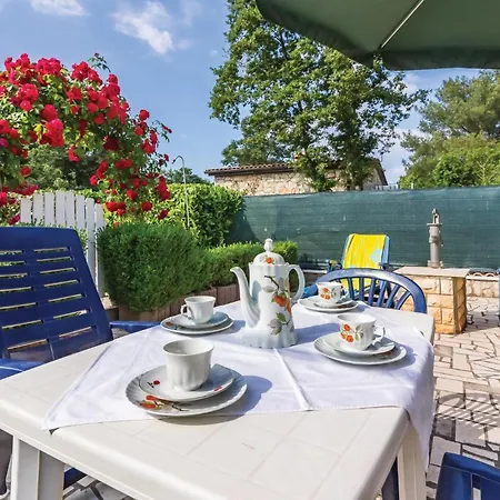 شقة 3 Bedroom Awesome In Pavicini