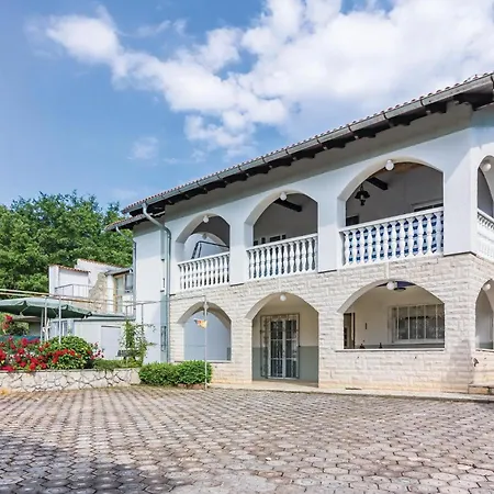 3 Bedroom Awesome In Apartment