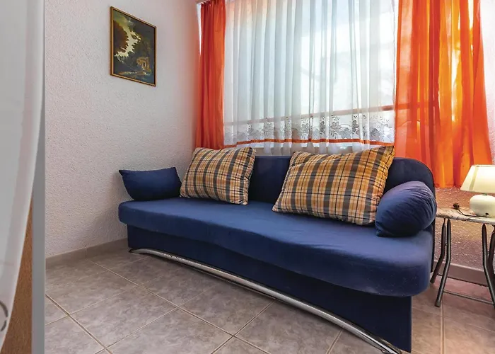 3 Bedroom Awesome In Apartman Pavicini