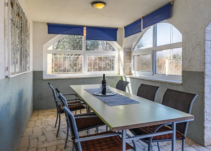 3 Bedroom Awesome In *