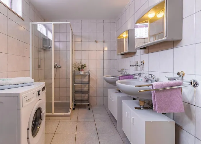 3 Bedroom Awesome In Apartman Pavicini