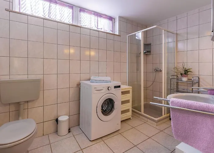 3 Bedroom Awesome In *