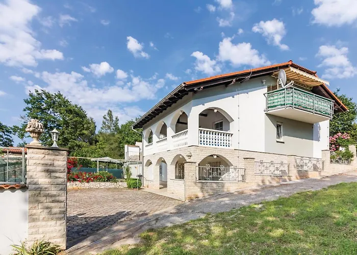 3 Bedroom Awesome In *